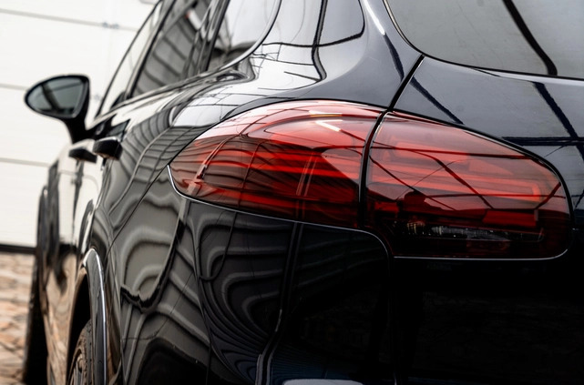 Porsche Cayenne cena 229000 przebieg: 240000, rok produkcji 2015 z Strzegom małe 596